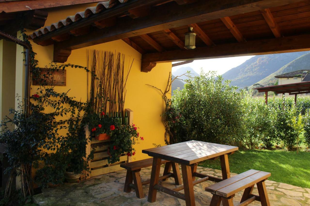 Casas Rurales Entrecastaños Onís Exterior foto